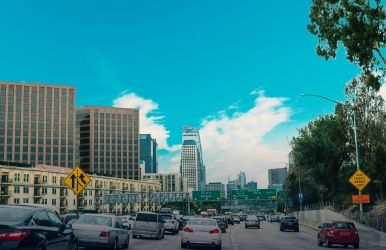 Alugue um carro em Wilshire Boulevard e explore a Califórnia