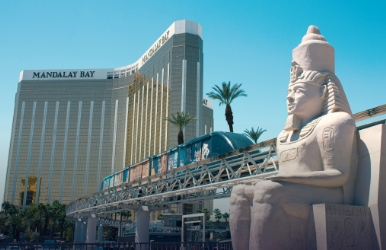 Renta un auto con Avis en el hotel y casino Luxor de Las Vegas Alquila un carro en Luxor Las Vegas
