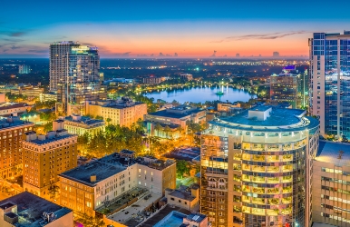 Alugue um carro econômico para explorar Orlando O melhor lugar para reservar um carro em Orlando