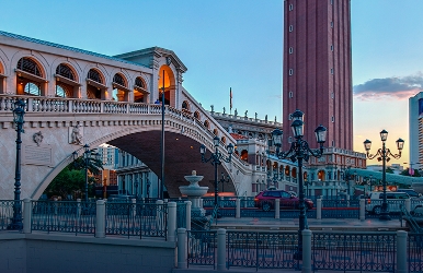 Alquilar un auto en The Venetian Reservar un carro en el hotel The Venetian