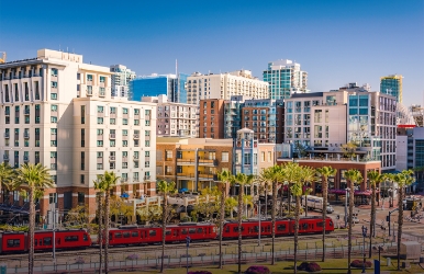 Carros de Sixt Rent a Car para alquilar en el centro de San Diego California